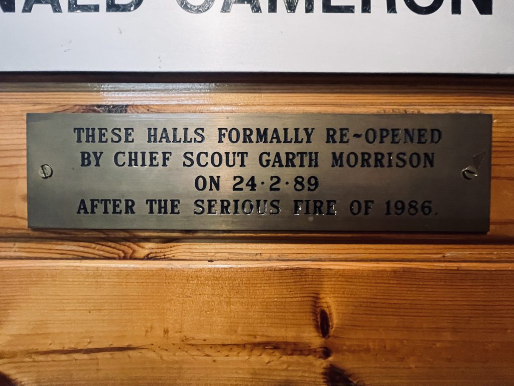 Plaque marking the reopening of the halls following the fire of 1986.
